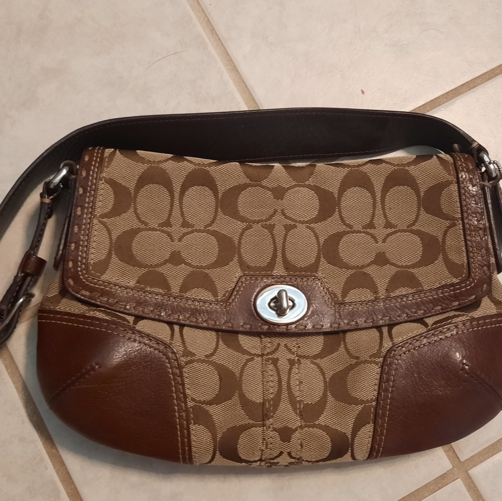 🌟SOLD ON DEPOP🌟                 Coach Shoulder Bag